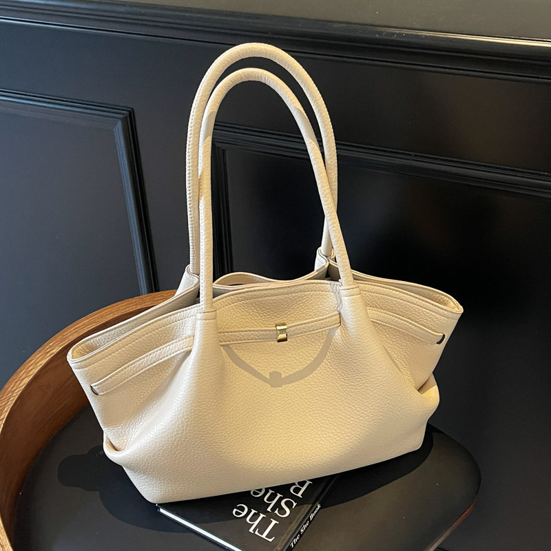 French retro underarm bag for women 2025 new style, fashionable and high-end texture, hand-held shoulder bag, lychee pattern commuter bag full figure