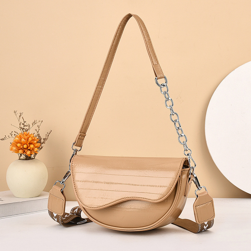 The new 2024 fashion single-shoulder underarm bag, crossbody bag, large-capacity portable handbag and semi-round saddle bag for women Specification drawing