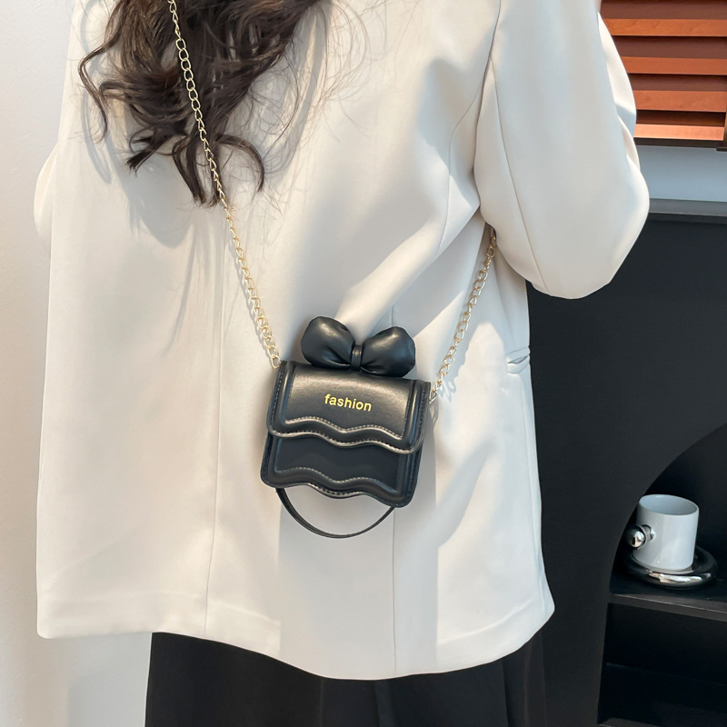 Women's bag 2025 New style European and American fashionable mini parent-child handbag, stylish ladies' chain crossbody bag mouth red envelope details Picture