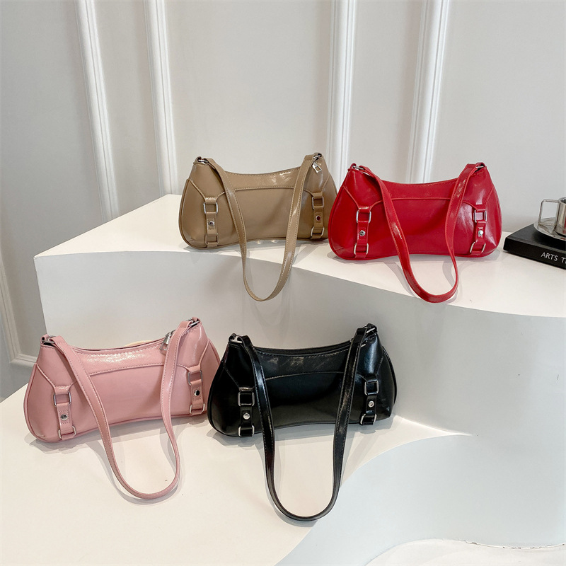 Solid color simple baguette bag for women 2025 new trendy and fashionable niche design single-shoulder bag sweet and casual underarm bag Application Scenario
