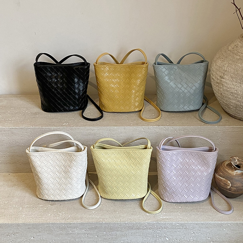 Women's cross-border woven bucket bag 2025 new style versatile casual handbag, fashionable single-shoulder bag, solid color crossbody bag full figure