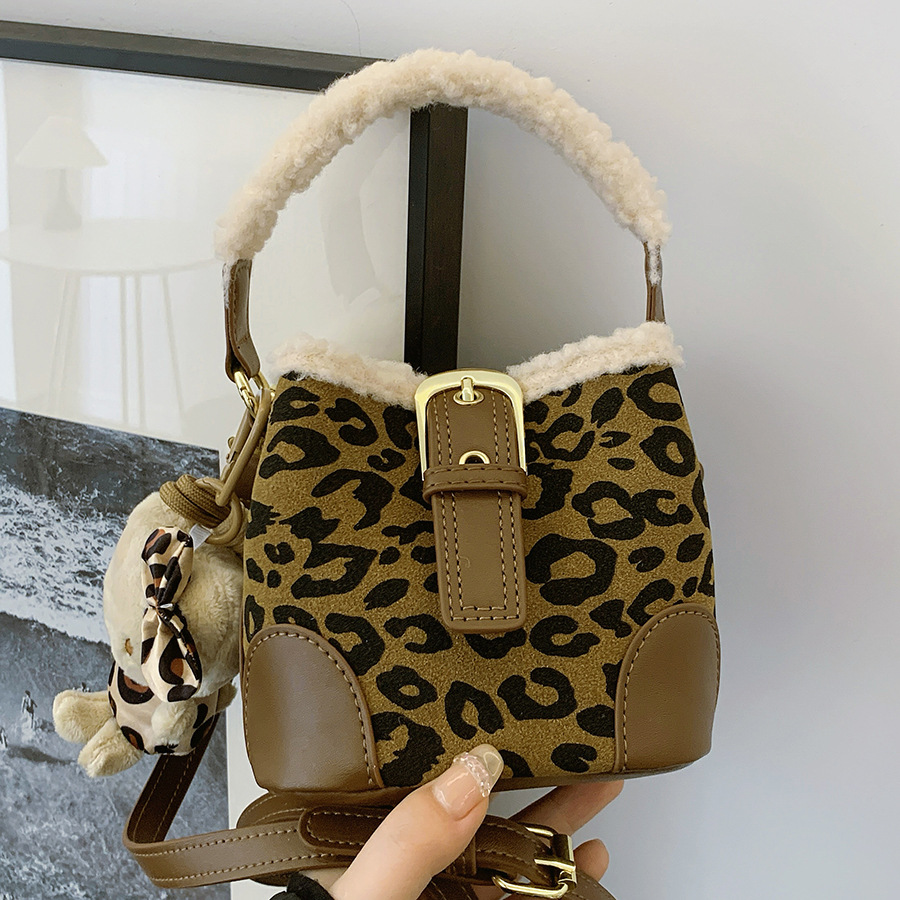 Mini, niche, retro leopard print bag for women 2024 new style, trendy and fashionable handbag, Korean-style crossbody bucket bag full figure