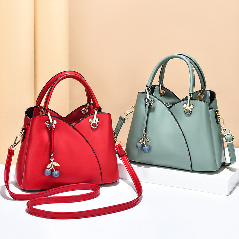 Cross-border consignment handbag 2022 New style fashionable and elegant, single-shoulder crossbody soft leather bag for mothers and middle-aged women details Picture