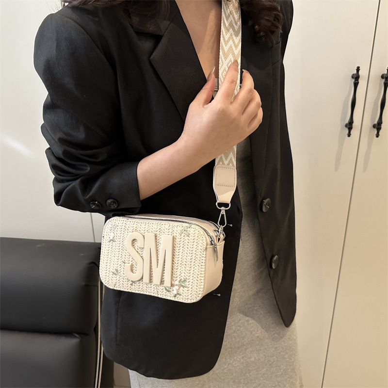 Summer straw weaving bag for women 2025 New style, fresh and simple lace flower woven small square bag, versatile single-shoulder crossbody bag details Picture