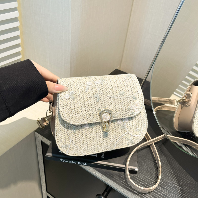 Spring and Summer straw woven bag for women 2025 New style, fresh and versatile, crossbody single-shoulder lace flower woven saddle bag full figure