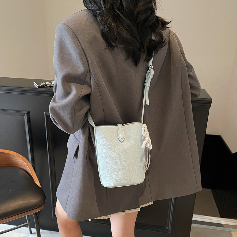 Cross-border high-end soft leather hand-held bucket bag 2025 new style, versatile and simple mobile phone bag, fashionable single-shoulder crossbody bag Specification drawing