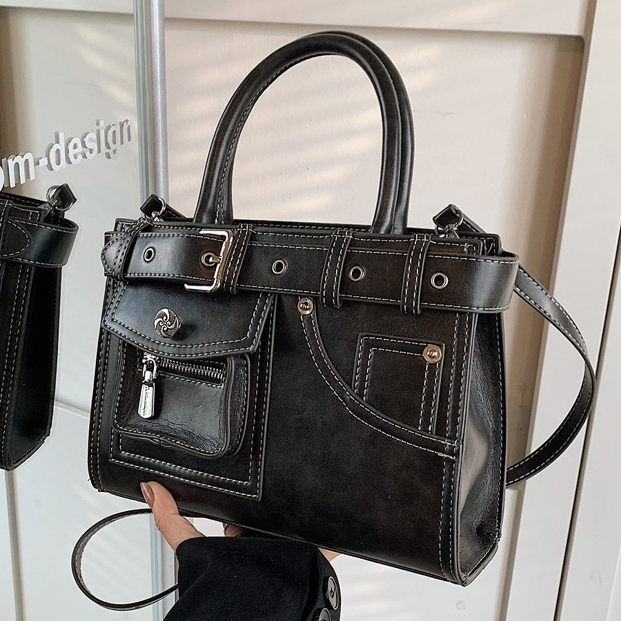 A stylish and casual hand-held small square bag for women in 2024, featuring a high-end, simple and versatile single-shoulder bag with a niche design full figure