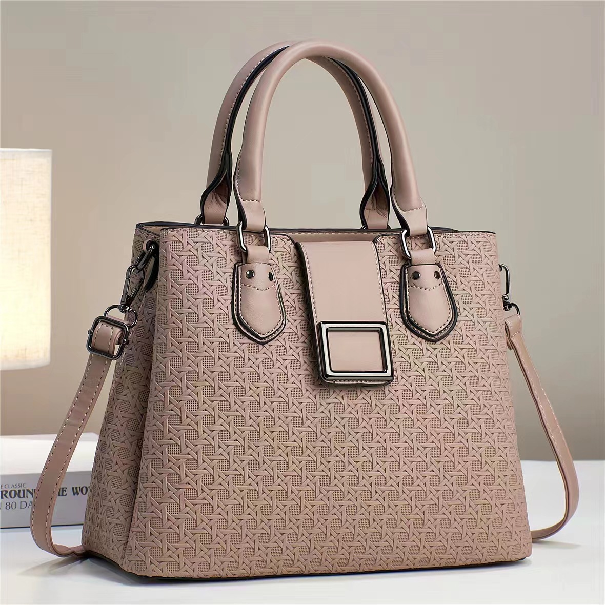 Grand single-shoulder cross-border crossbody bag 2024 new style for women, embossed and fashionable printed mom bag, versatile single-shoulder details Picture