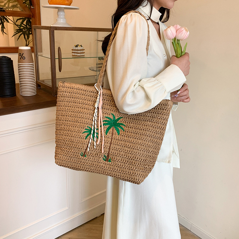 The 2025 summer new Korean-style ins beach vacation tote bag is a simple and casual large-capacity woven single-shoulder bag Specification drawing