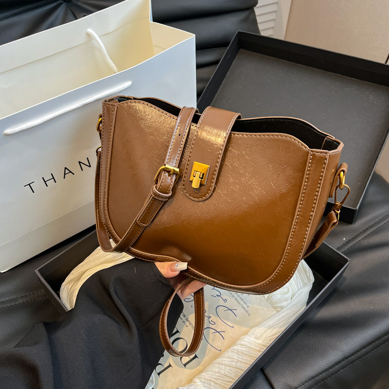 High-end, fashionable, versatile, simple and retro bucket bag for women, 2024 new model of Maillard casual small square bag details Picture