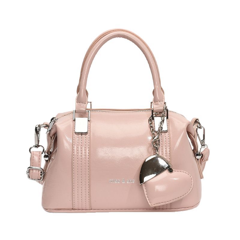 A high-end, elegant, niche, simple and fashionable handbag for women, a new 2025 casual and versatile single-shoulder crossbody pillow bag Item Picture