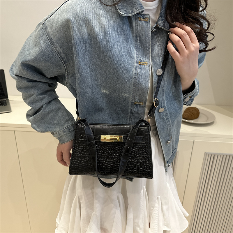 A niche high-end underarm bag, fashionable, retro and elegant, urban commuter women's bag, high-end feel, hand-held shoulder crossbody bag Specification drawing