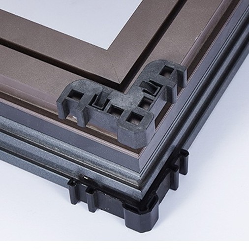 Door and window accessories system, door and window transportation, protective corners, installation of corner guards, finished anti-collision corner guards, snap fasteners, plastic corner guards Application Scenario
