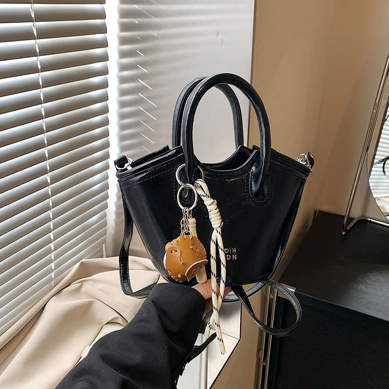 High-end and niche design bag for women 2025 new casual and versatile crossbody bag, fashionable hand-held bucket bag for women Specification drawing