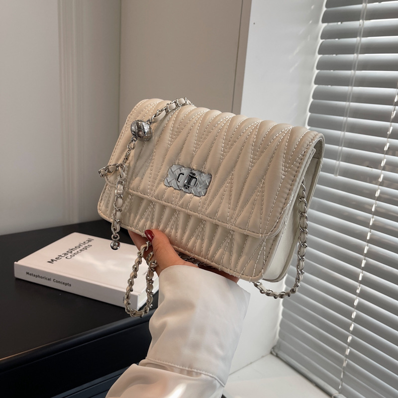 High-end diamond-shaped chain bag for women, 2024 new trendy and fashionable small chanel-style square bag, versatile crossbody bag details Picture