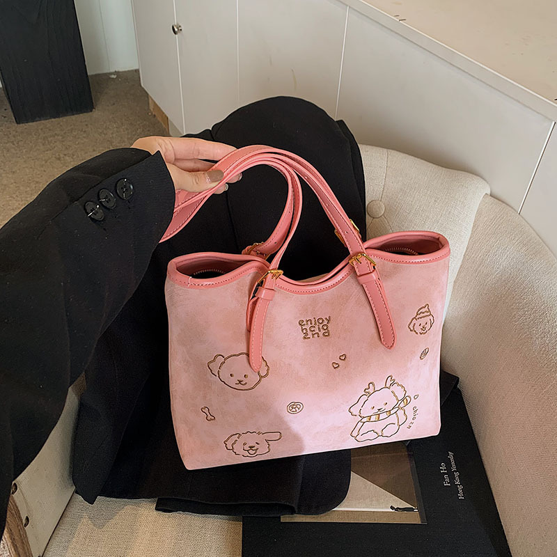 The large-capacity tote bag is a new fashion bag for women in 2025. It is a French niche single-shoulder crossbody bag and a versatile retro backpack Specification drawing