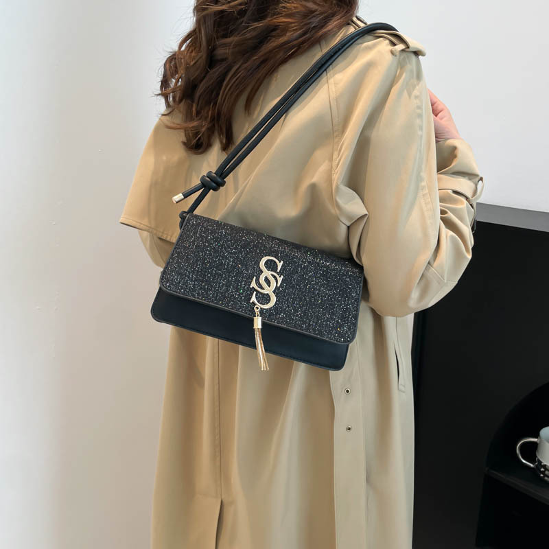 Fashionable and textured fringed underarm bag for women, 2024 new full-diamond commuting single-shoulder crossbody bag details Picture