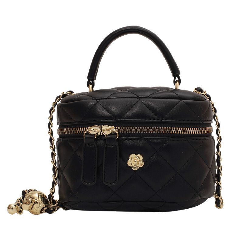A stylish, light luxury, versatile hand-held box bag for women, a new high-end texture diamond-shaped chain single-shoulder crossbody bag for summer 2025 Item Picture