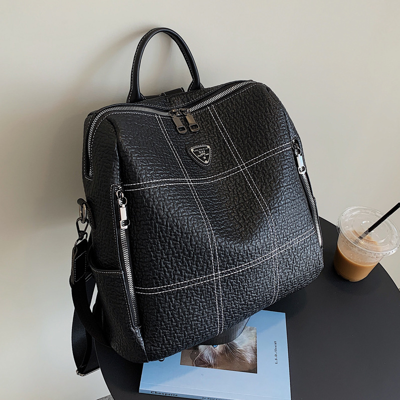 Embroidered thread checkered large-capacity soft leather single-shoulder bag 2022 new style, multi-functional, trendy, versatile and stylish handbag for women Application Scenario