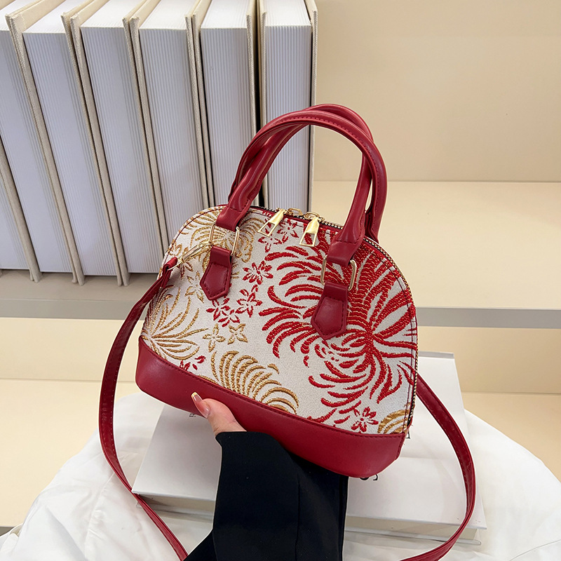 A fashionable and high-quality hand-held shell bag, a new contrasting color embroidered single-shoulder crossbody bag for women's summer, a casual and simple commuting bag full figure