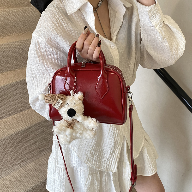 Soft leather fashionable hand-held bowling bag for women 2025 new style casual and versatile crossbody bag for work and commuting pillow bag details Picture