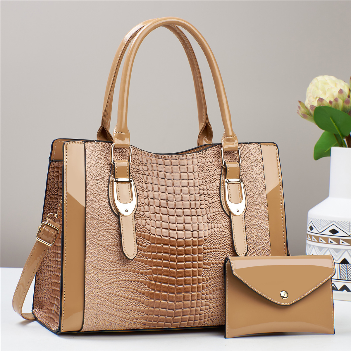 Two-piece crocodile print bag, 2024 new style fashionable women's bag, commuter handbag, large capacity, crossbody bag Application Scenario