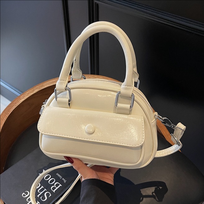 High-end and niche handbag for women, 2025 new Korean style, fashionable and simple single-shoulder bag, cool solid color crossbody bag full figure
