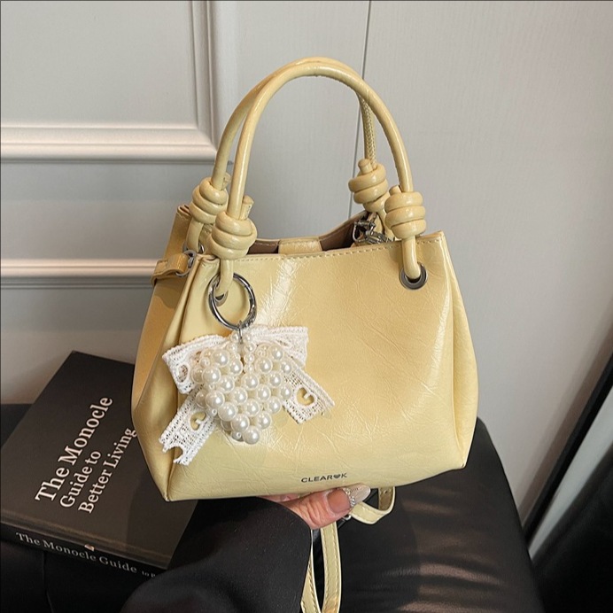 Korean trendy and fashionable hand-held small square bag for women, new Spring/Summer 2025, simple, stylish and retro single-shoulder crossbody bag full figure