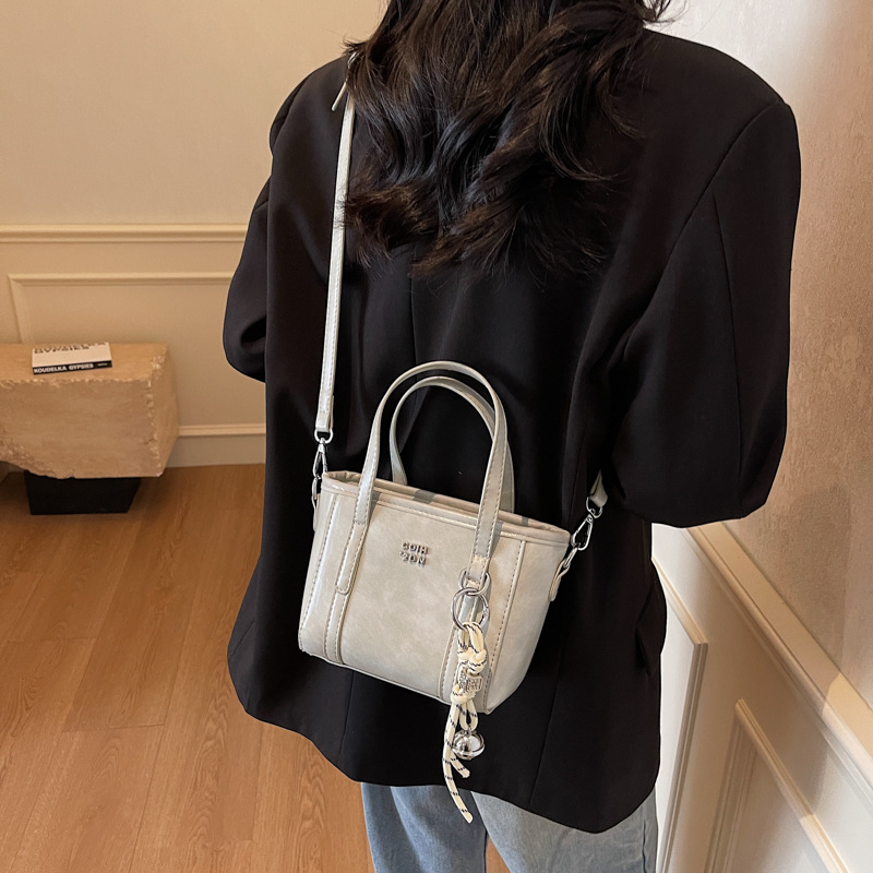 Korean fashion handbag for women 2025 new style, niche, simple and casual single-shoulder bucket bag, casual soft leather crossbody bag Specification drawing