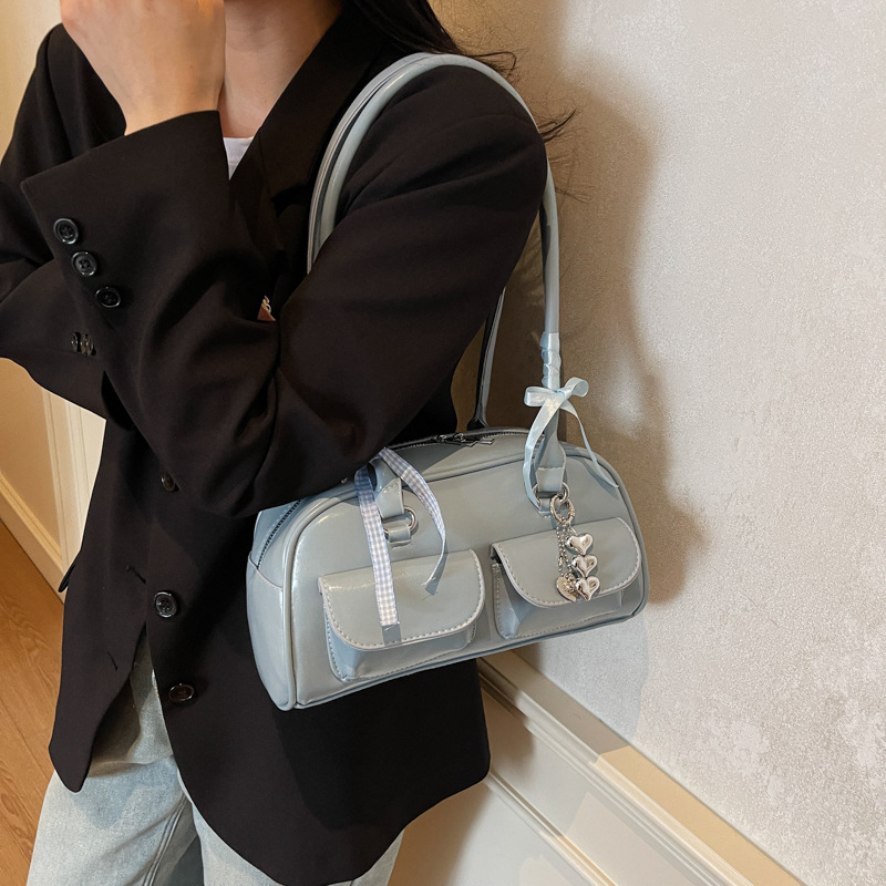 High-end commuter handbag 2025 Spring/Summer large-capacity single-shoulder underarm bag Versatile double-pocket Boston bag details Picture