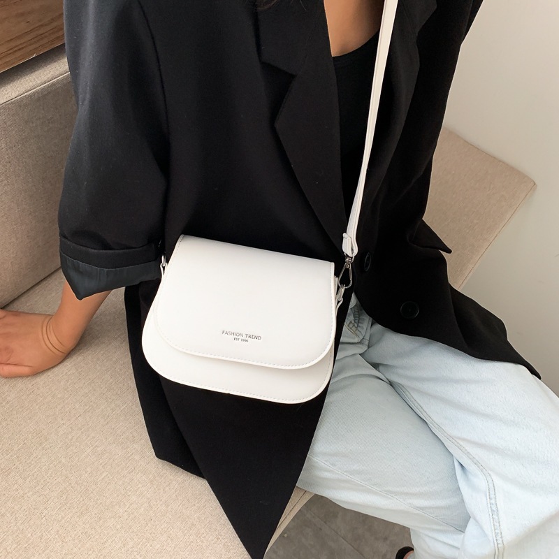 Saddle Bag Women's crossbody Bag 2022 New style Trendy Girls Summer simple, fashionable, trendy and stylish single-shoulder small bag for women Application Scenario