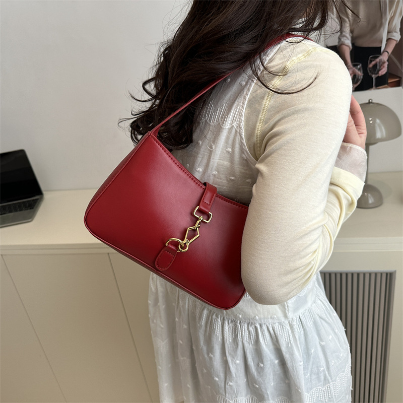 This is a new 2025 stylish and elegant single-shoulder crossbody bag with a solid color hook and a fresh underarm texture details Picture