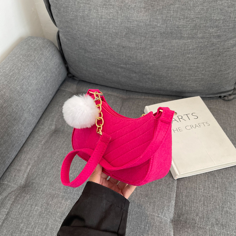 The 2022 trendy casual women's bag for foreign trade, a fresh and retro crossbody bag, a stylish and stylish single-shoulder small square bag full figure
