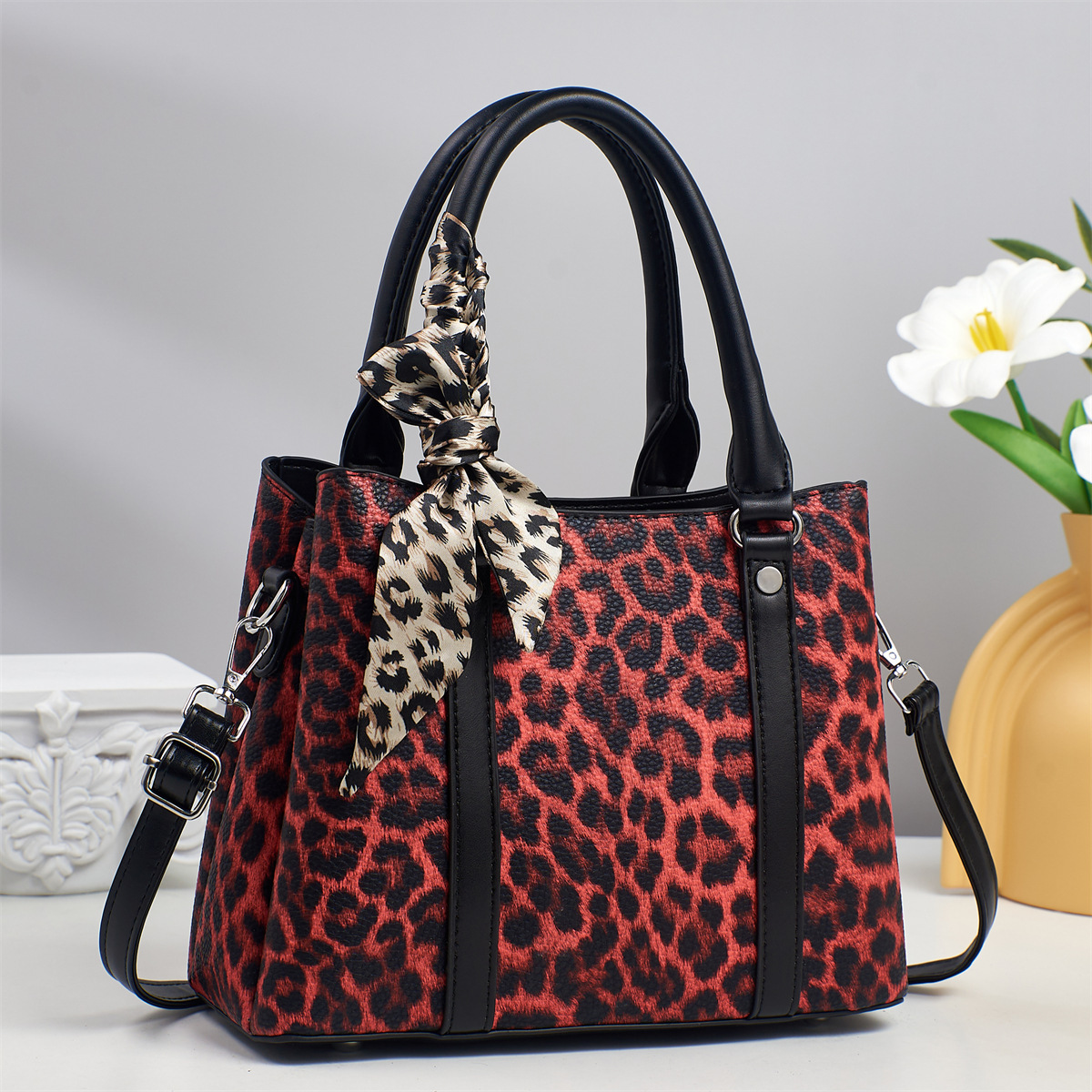 New foreign trade light luxury leopard print patchwork texture, stylish and high appearance level silk scarf, versatile for commuting, crossbody and trendy bag delivery Application Scenario