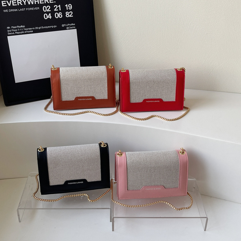 A new Spring 2025 fashion chain single-shoulder crossbody bag, a versatile and stylish underarm bag, and a small square commuting bag Application Scenario