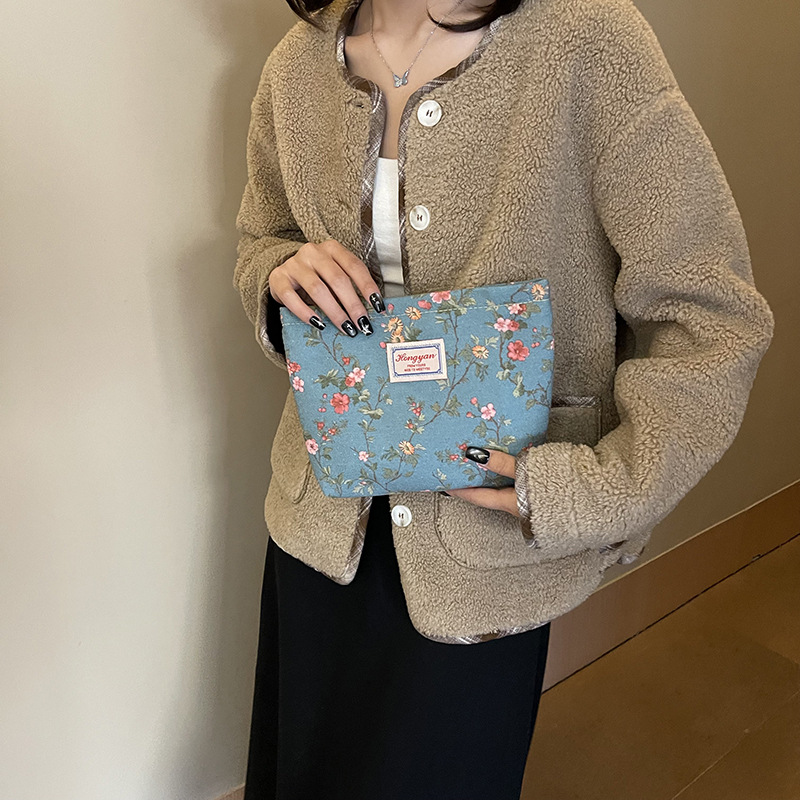 New embroidered canvas pen case storage bag, retro cross-border women's style Chinese-style hand-held bag opening makeup brush pen storage bag Specification drawing