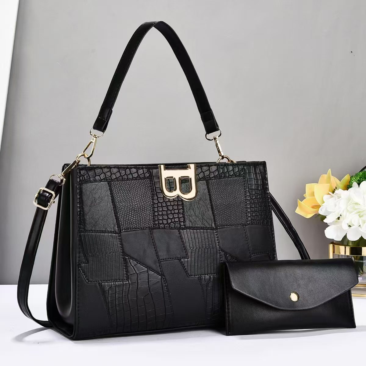 Casual and simple 2025 fashion new style patchwork material large capacity, light and stylish texture hand-held mother and child bag envelope full figure