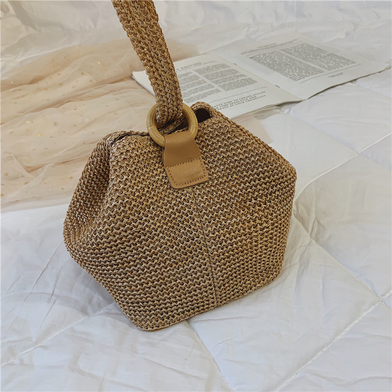 2019 straw woven handbags, European and American style women's casual beach bags, handcrafted ethnic style woven bags Item Picture