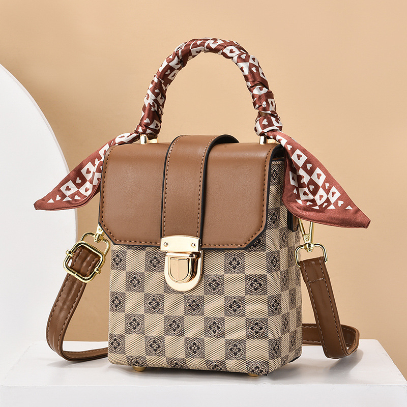 A versatile checkered European and American hand-held women's single-shoulder bag for autumn and winter, a new mini crossbody bag Specification drawing