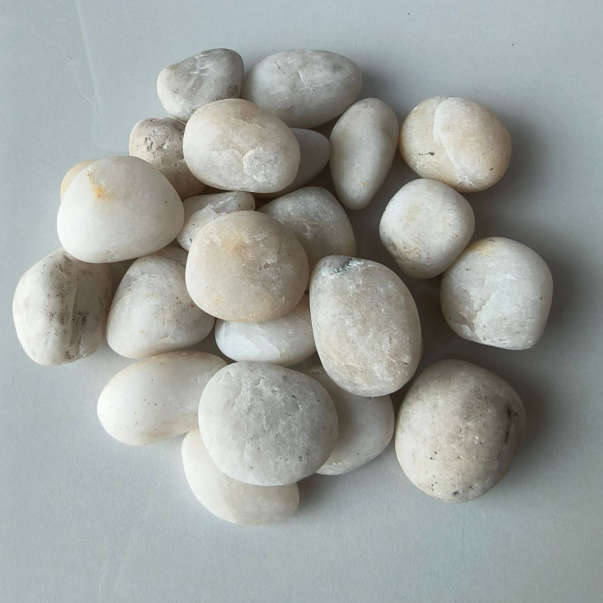Factory direct delivery of white pebble garden pavement, courtyard decoration landscape, aquarium potted plant landscaping, rain flower stone raw stones Application Scenario