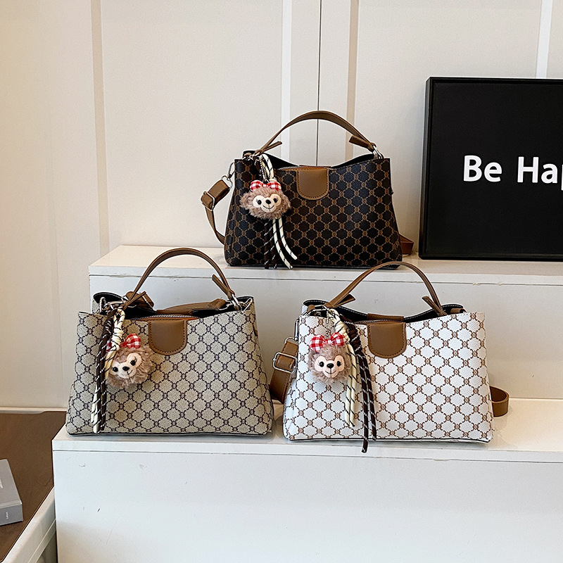 Cross-border Women's Bag 2025 New style printed color-blocking hand-held single-shoulder bucket bag, casual mobile phone bag, high-quality commuting bag Application Scenario