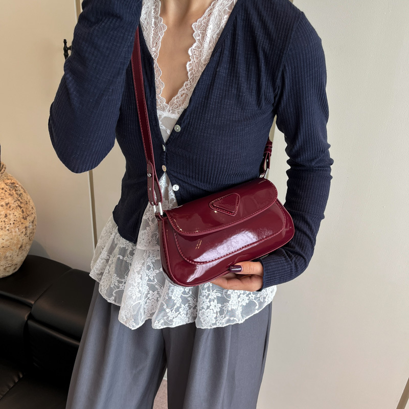 Cross-border bag, niche, high-end quality, underarm bag, versatile for women, Spring/Summer 2025 new fashionable crossbody single-shoulder bag Application Scenario