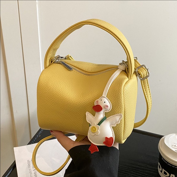 New Spring/Summer 2025 fashionable and simple lychee pattern handbag for women, Korean style trendy solid color versatile single-shoulder crossbody bag full figure