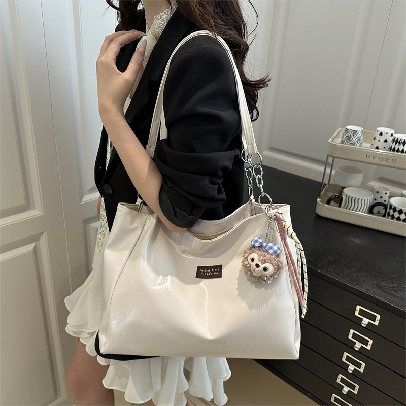 This high-capacity bag is a new summer fashion single-shoulder bag for women in 2025. It exudes a sense of sophistication and is a tote bag for students' commuting to school Specification drawing