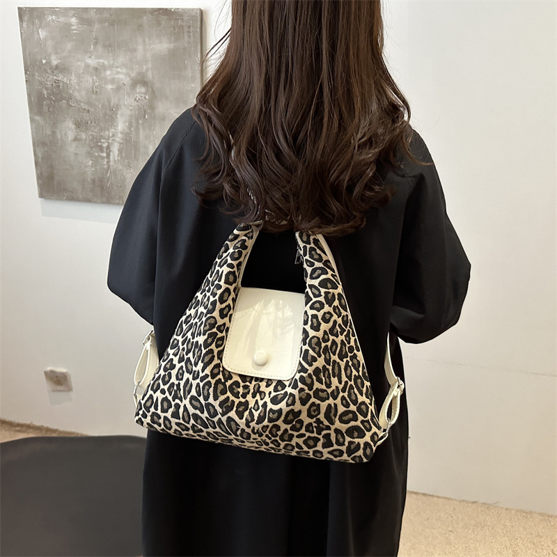 Retro fashion casual tote bag for women 2024 autumn/Winter new large-capacity versatile backpack for commuting to work Specification drawing