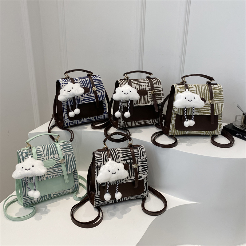 British-style casual backpack for women, new fashion handbag for autumn and winter 2024, suitable for students and commuting, single-shoulder crossbody bag Application Scenario
