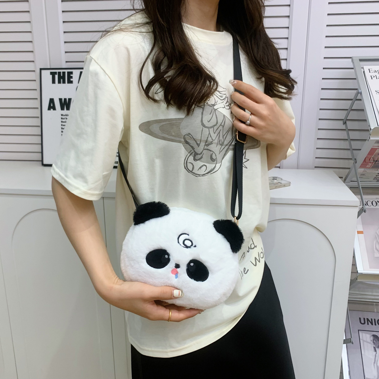 New fluffy panda doll bag, claw doll style, cartoon plush toy, crossbody single-shoulder, factory wholesale details Picture