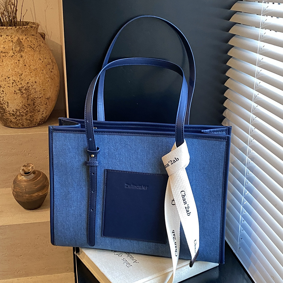 Denim bag, women's large-capacity underarm bag, 2024 new versatile casual shoulder bag, high-end commuter tote bag full figure