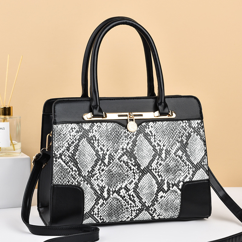 The new 2024 snake-patterned women's handbag for foreign trade features a large-capacity, high-quality single-shoulder bag and a fashionable crossbody bag that is niche full figure