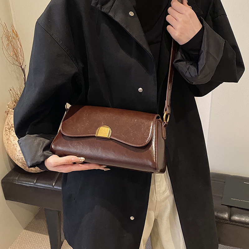 The new 2024 trendy underarm bag for women, the Maillard single-shoulder bag, is a high-end, simple and stylish small square bag for commuting full figure